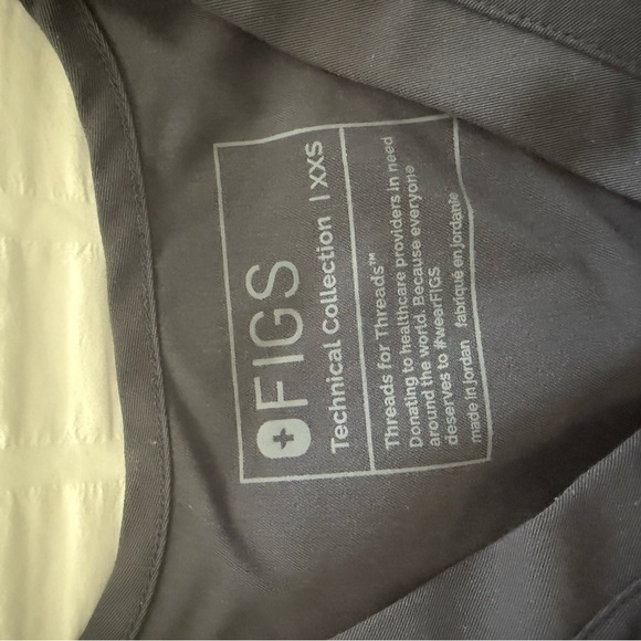 Figs Women’s Charcoal Catarina- One Pocket Scrub Top. - Picture 3 of 3